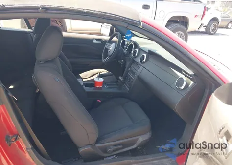 2008 Ford Mustang V6 Deluxe/V6 Premium z USA, uszkodzony, nr VIN 1ZVHT84N685189280